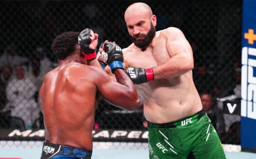 Видео боя Азамат Мурзаканов – Алонсо Менифилд UFC on ABC 7