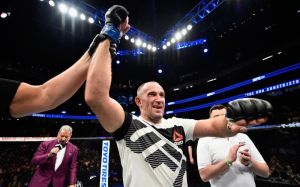 Видео боя Трэвис Браун - Алексей Олейник UFC 213