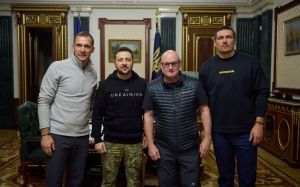 Александр Усик встретился с Зеленским, чтобы помочь украинским врачам
