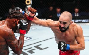 Видео боя Майкл Джонсон - Оттман Азейтар UFC on ESPN 63