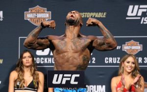 Фотоотчёт со взвешивания участников турнира UFC 199: Рокхолд против Биспинга 2
