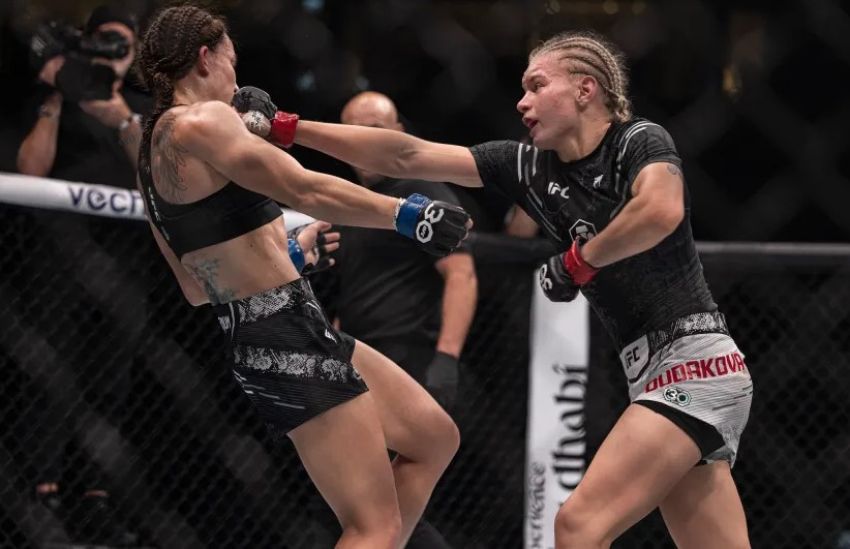 Виктория Дудакова выиграла по очкам у Фрей на UFC 294