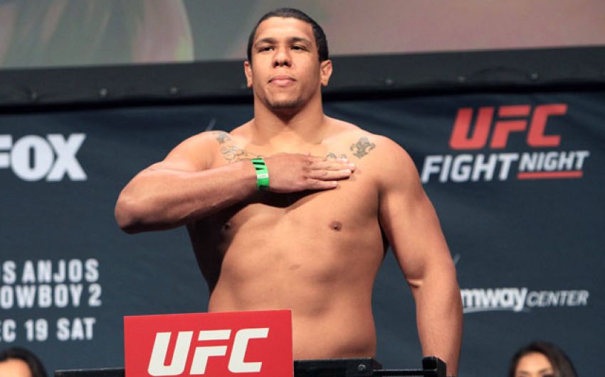 UFC: Дмитрий Смоляков проиграл дебютный бой в промоушене