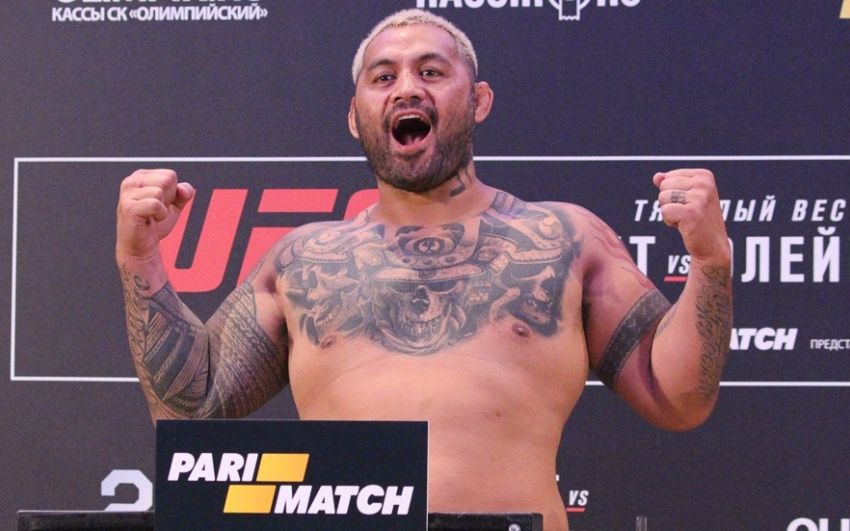Видео взвешивания хедлайнеров турнира UFC Fight Night 136 Moscow