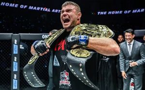 Малыхин финишировал Бхуллара и стал двойным чемпионом ONE Championship
