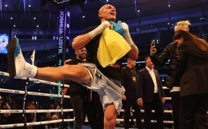 Промоутер Дюбуа принизил победы Усика над Чисорой и Джошуа