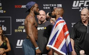 Видео боя Бивон Льюис - Даррен Стюарт UFC 238