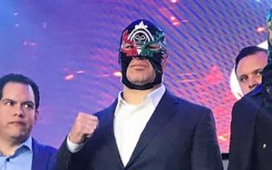 Кейн Веласкес подписал контракт с рестлинг-промоушеном Lucha Libre AAA