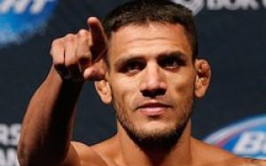 UFC: Дос Аньос уничтожил Серроне в реванше