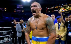 Александр Усик прокомментировал свое нахождение в базе "Миротворца": "Этот сайт - дно"