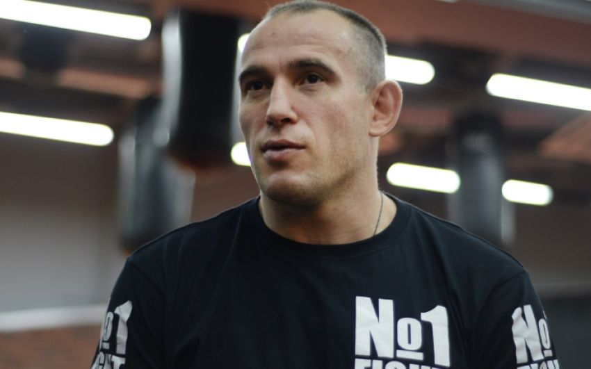 Алексей Олейник завершил подготовку в American Top Team и прилетел в Россию