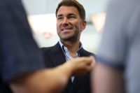"А кто свел Канело с Мейвезером, когда тот был еще пацаном?" - Хирн снова ответил Де Ла Хойе