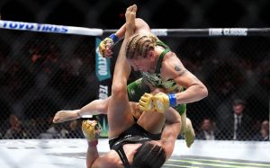 Валентина Шевченко вернула титул UFC, с третьей попытки победив Алексу Грассо на UFC 306