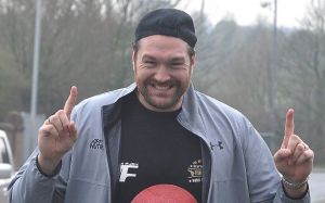 Тайсон Фьюри приступил к спаррингам, несмотря на огромный живот
