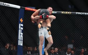 Мераб Двалишвили уверенно отправил на пенсию Генри Сехудо на UFC 298