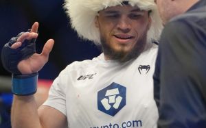Умар Нурмагомедов снялся с боя против Кори Сандхагена