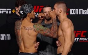 Видео боя Диего Феррейра - Матеуш Гамрот UFC Fight Night 199
