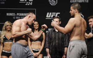 Видео боя Алексей Олейник - Джуниор Албини UFC 224