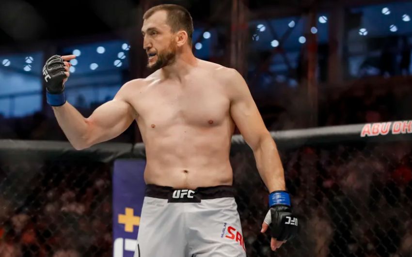 Муслим Салихов выбыл с турнира UFC Vegas 46