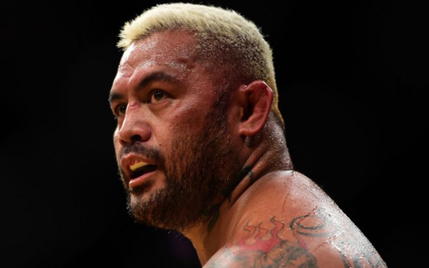 Марк Хант осуждает решение UFC дать Леснару титульный бой