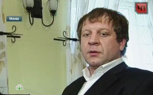 СМИ: Александра Емельяненко задержали за распитие спиртного на лавочке