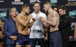 Видео боя Дэн Хукер - Эл Яквинта UFC 243
