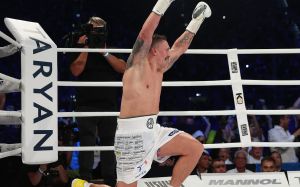 Василий Ломаченко отреагировал на победу Усика над Дюбуа
