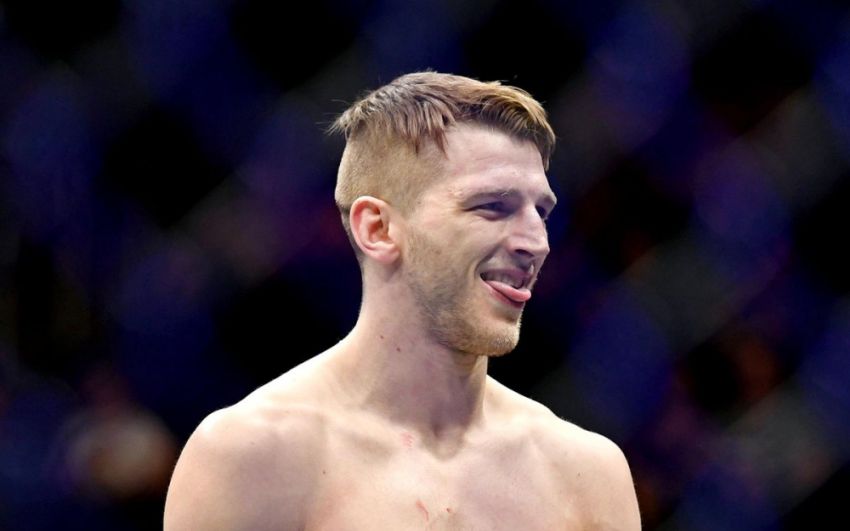 Дэн Хукер намерен финишировать Эла Яквинту на UFC 243