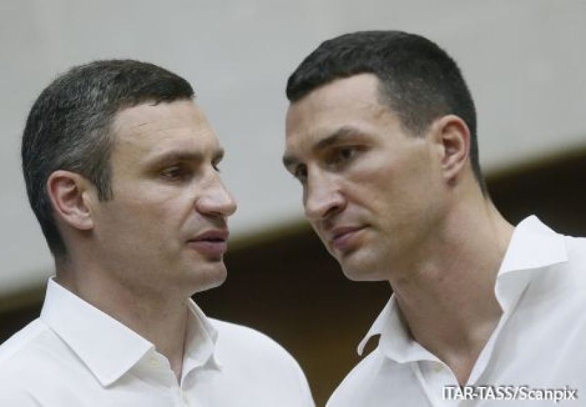 Виталий Кличко предложил Владимиру завершить карьеру после поражения от Фьюри