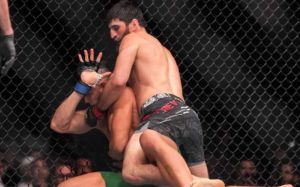 Экс-чемпион АСА дает 90 процентов на победу Анкалаева в бою с Уокером
