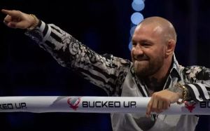 Конор МакГрегор высмеял Белала Мухаммада из-за инцидента с охраной на UFC 310