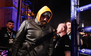 Промоутер Александра Усика оценил Тайсона Фьюри после открытой тренировки: "Он больше не играет"