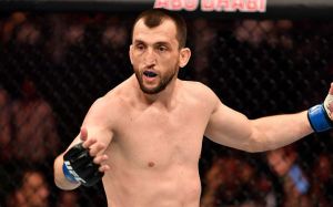 Муслим Салихов рассказал о "Бойцовском острове" UFC: "Ощущение было, что мы в больницу какую-то попали"