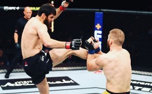 Магомед Анкалаев брутально нокаутировал Иона Куцелабу на UFC 254