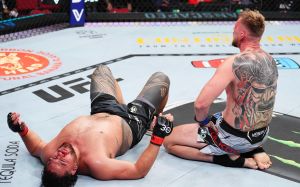 Александр Волков уверенно разобрался с Таем Туивасой на UFC 293