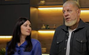"Приходилось немного тяжеловато". Жена Емельяненко рассказала о жизни в Грозном