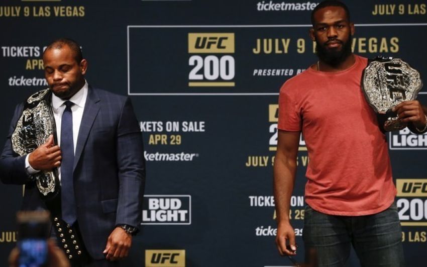 Дана Уайт хотел сделать трилогию Джонс - Кормье на турнире UFC 235 в Лас-Вегасе