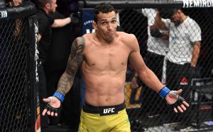Чарльз Оливейра отказался от боя с Майклом Чендлером на UFC 258