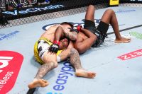 Ярослав Амосов быстро "задушил" Нила Магни на UFC on ESPN 73