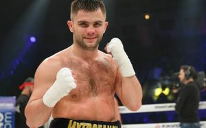 Дмитрий Митрофанов победил Анатолия Хунаняна единогласным решением судей