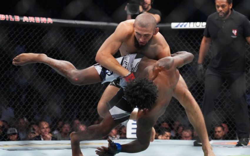 Хамзат Чимаев "задушил" Кевина Холланда в первом раунде на UFC 279
