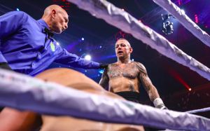 Экс-боец UFC Росс Пирсон оформил нокаут в своем дебюте в боксе