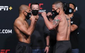 Видео боя Энтони Бирчак - Тони Грейвли UFC on ESPN 22