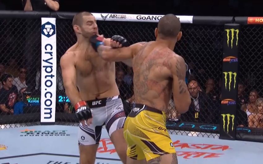 Видео боя Алекс Перейра - Шон Стриклэнд UFC 276