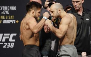 Видео боя Генри Сехудо - Марлон Мораес UFC 238