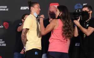 Видео боя Жермейн Де Рандами - Джулианна Пенья UFC on ESPN 16