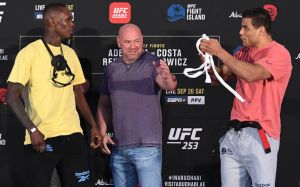 Видео боя Исраэль Адесанья - Пауло Коста UFC 253