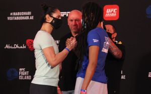 Видео боя Луана Каролина - Ариана Липски UFC on ESPN+ 30