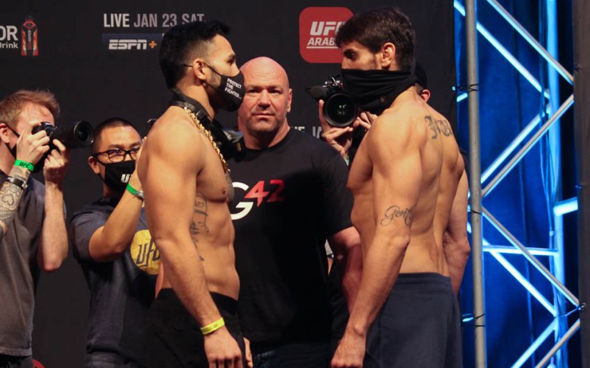 Видео боя Брэд Таварес - Антонио Карлос Джуниор UFC 257