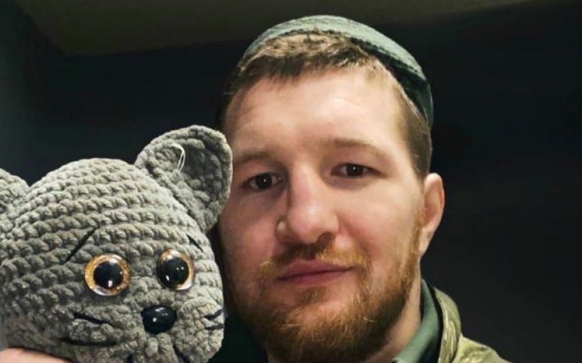 Минеев показал талисман, который прошел четыре "горячие точки"